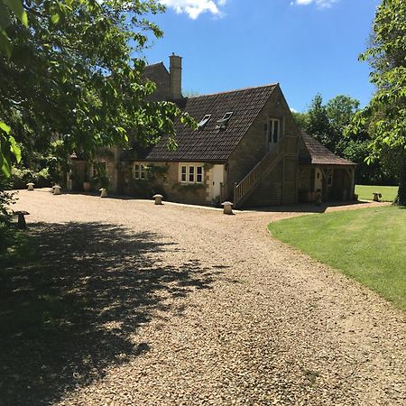 Great Ashley Farm Bed And Breakfast & Shepherds Huts Bradford-On-Avon Dış mekan fotoğraf
