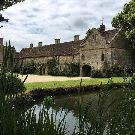 Great Ashley Farm Bed And Breakfast & Shepherds Huts Bradford-On-Avon Dış mekan fotoğraf
