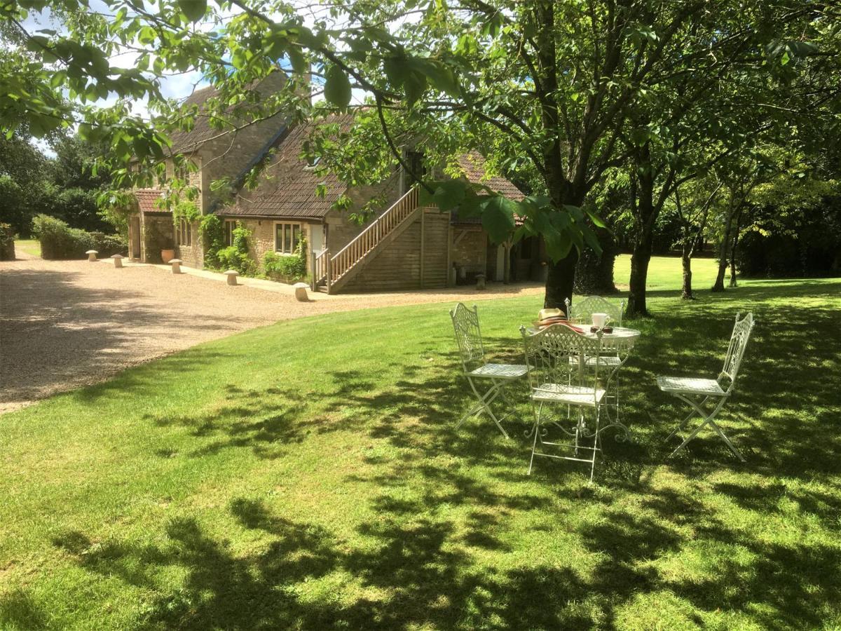 Great Ashley Farm Bed And Breakfast & Shepherds Huts Bradford-On-Avon Dış mekan fotoğraf