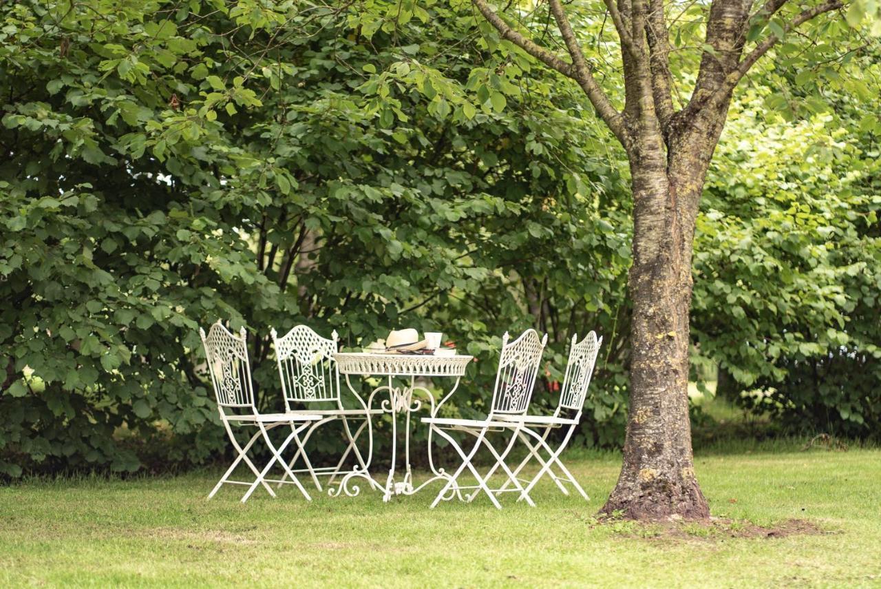 Great Ashley Farm Bed And Breakfast & Shepherds Huts Bradford-On-Avon Dış mekan fotoğraf