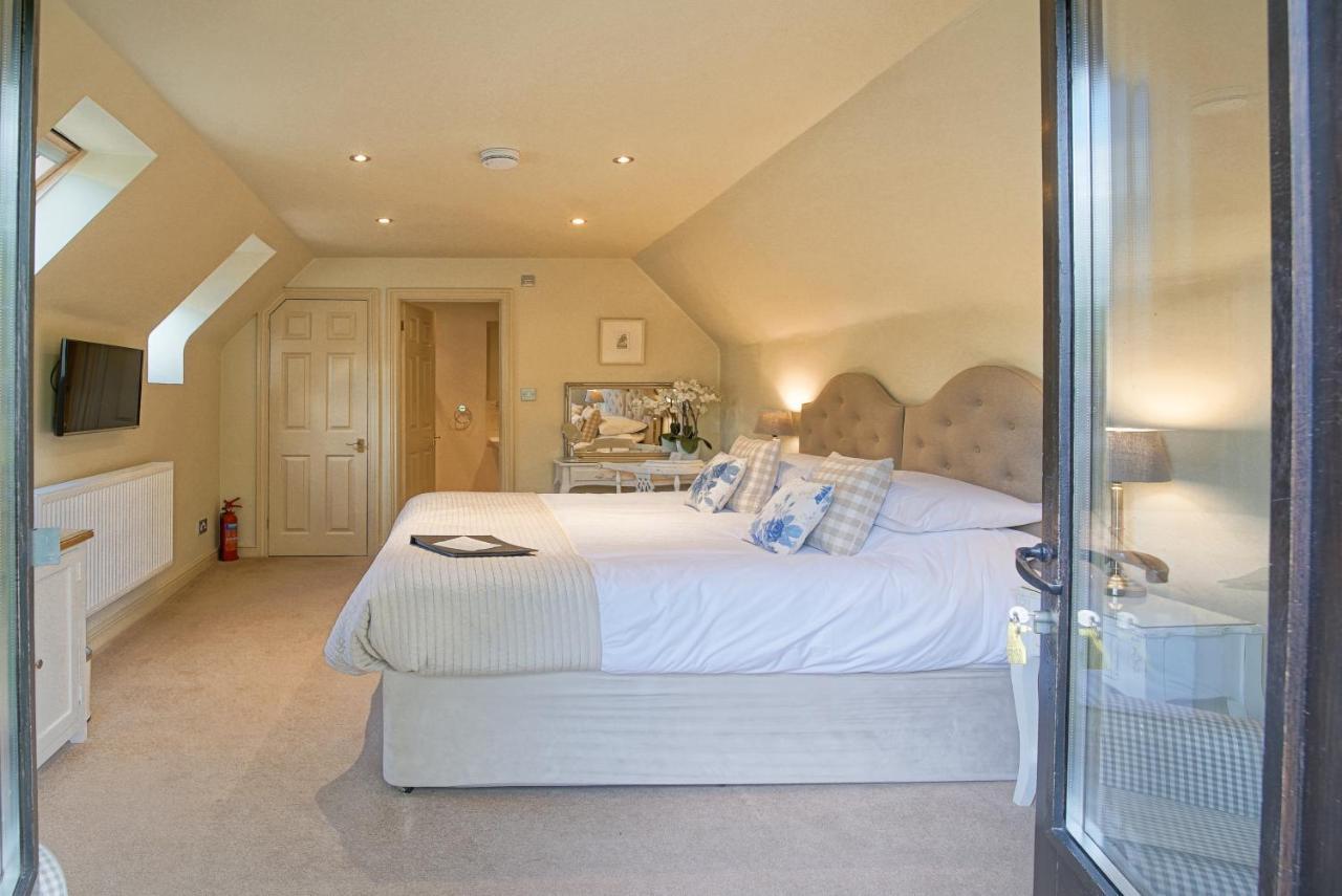 Great Ashley Farm Bed And Breakfast & Shepherds Huts Bradford-On-Avon Dış mekan fotoğraf