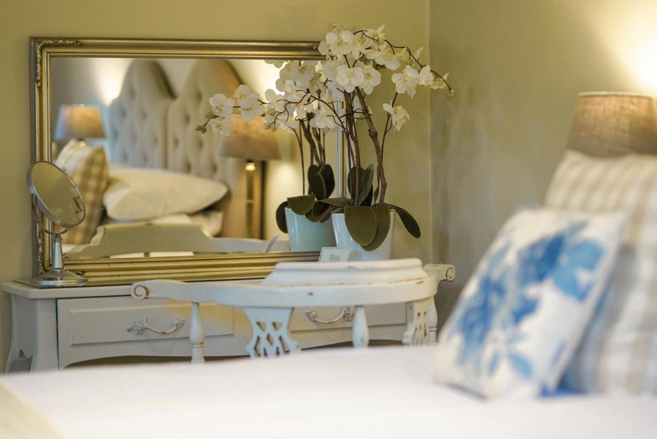 Great Ashley Farm Bed And Breakfast & Shepherds Huts Bradford-On-Avon Dış mekan fotoğraf