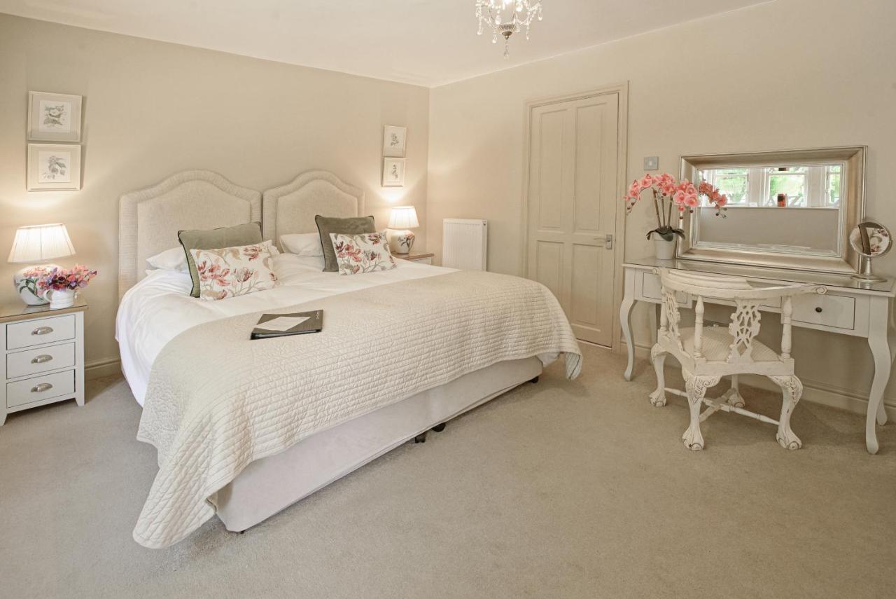 Great Ashley Farm Bed And Breakfast & Shepherds Huts Bradford-On-Avon Dış mekan fotoğraf