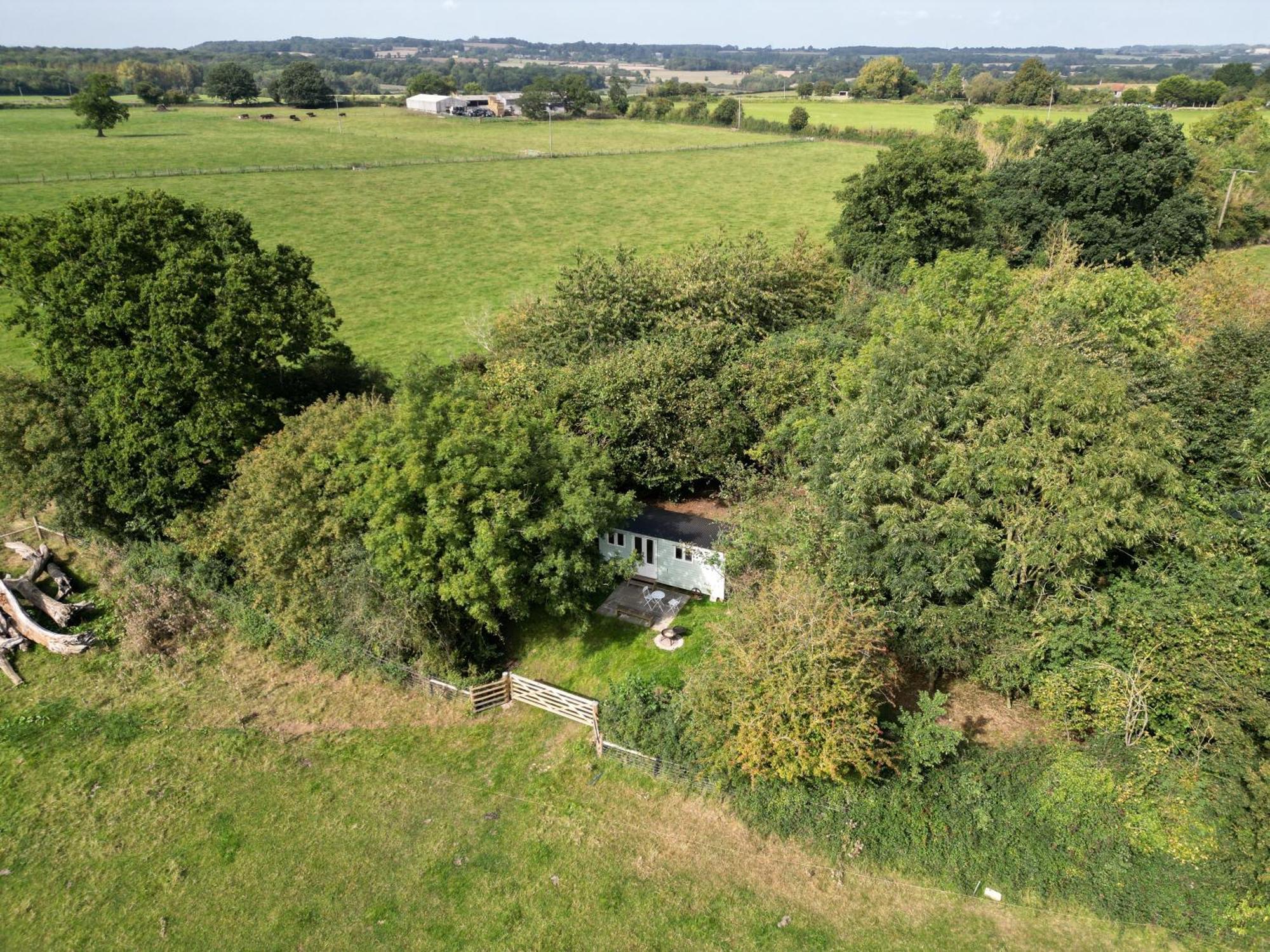 Great Ashley Farm Bed And Breakfast & Shepherds Huts Bradford-On-Avon Dış mekan fotoğraf