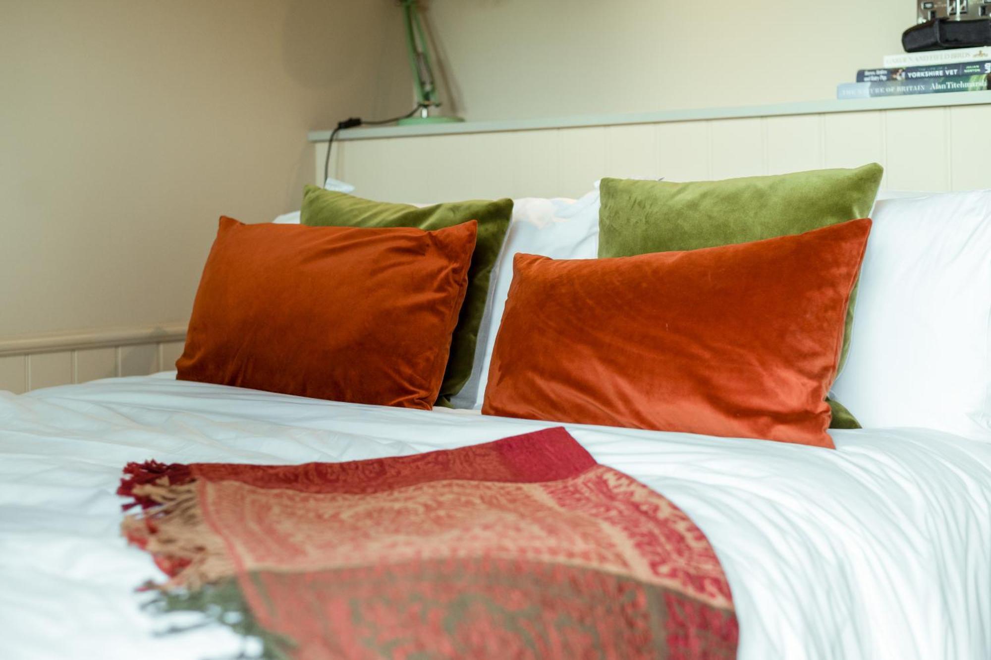 Great Ashley Farm Bed And Breakfast & Shepherds Huts Bradford-On-Avon Dış mekan fotoğraf