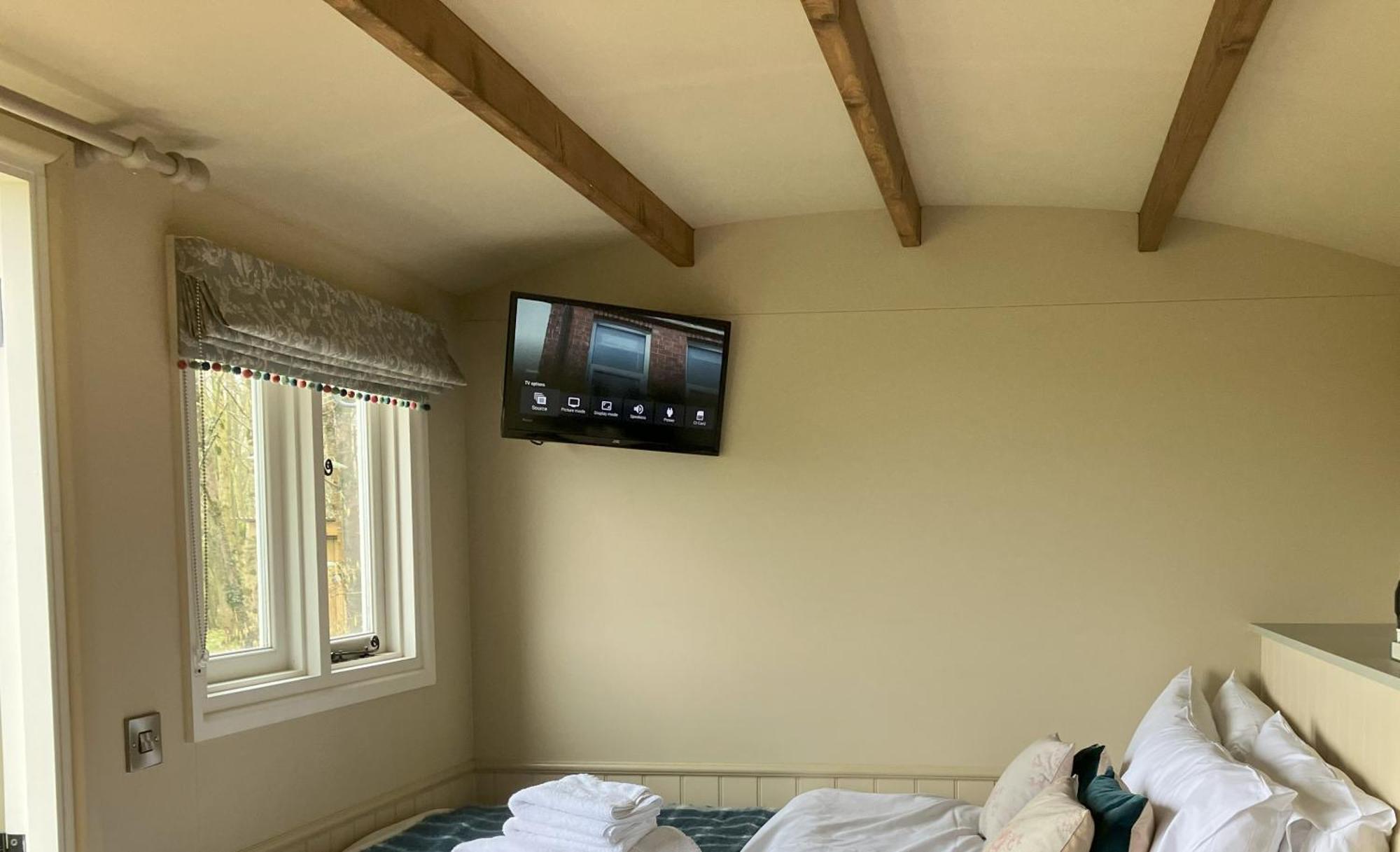 Great Ashley Farm Bed And Breakfast & Shepherds Huts Bradford-On-Avon Dış mekan fotoğraf