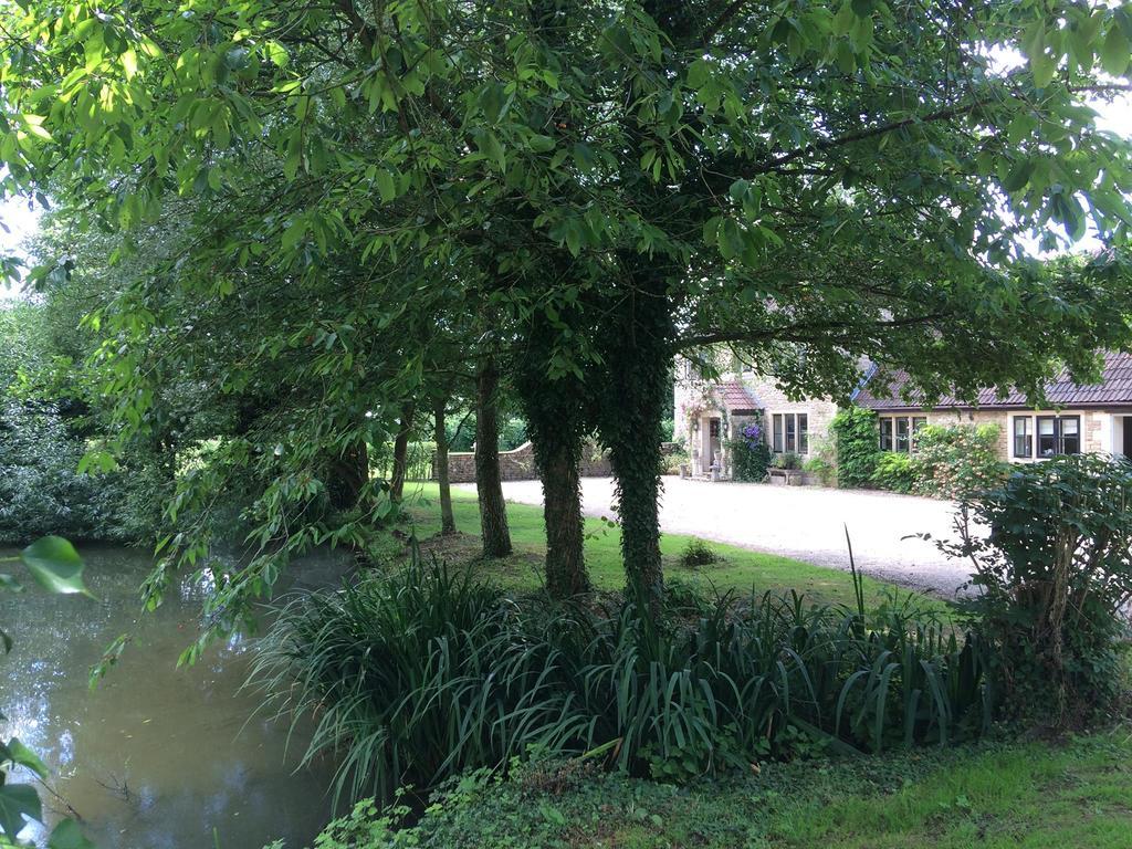 Great Ashley Farm Bed And Breakfast & Shepherds Huts Bradford-On-Avon Dış mekan fotoğraf