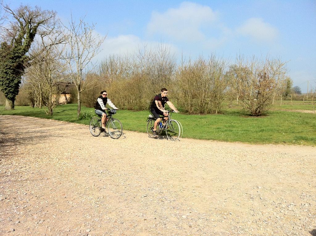 Great Ashley Farm Bed And Breakfast & Shepherds Huts Bradford-On-Avon Dış mekan fotoğraf