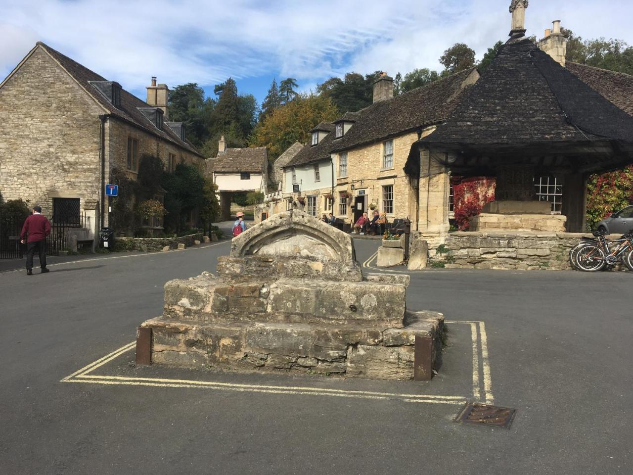 Great Ashley Farm Bed And Breakfast & Shepherds Huts Bradford-On-Avon Dış mekan fotoğraf