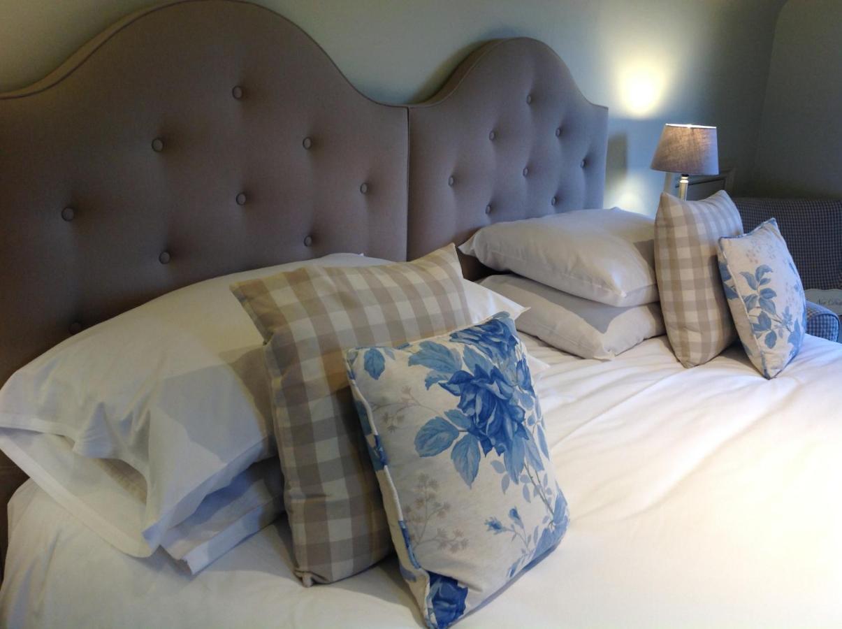 Great Ashley Farm Bed And Breakfast & Shepherds Huts Bradford-On-Avon Dış mekan fotoğraf